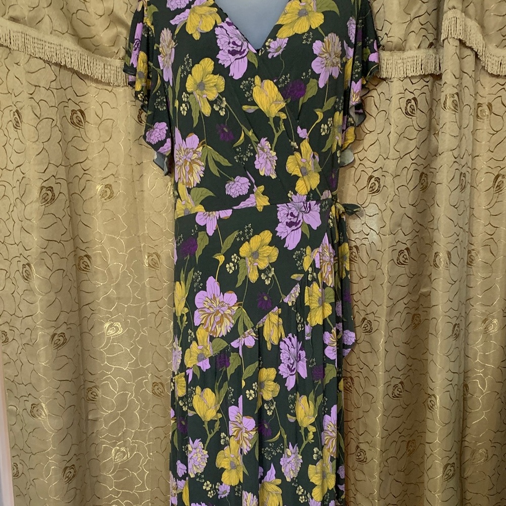 Women’s Cato Green,Gold and Lavender Floral Full length Dress. NWOT Size 22/24